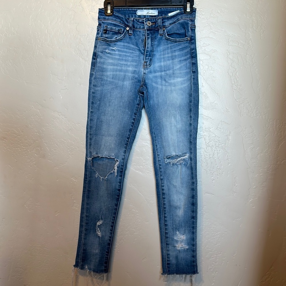 KanCan women’s Jean stressed size 1 or 24
